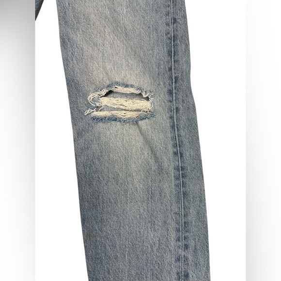 1990s Levi Skinny Leg Light Wash Distressed Denim - Picture 2 of 4